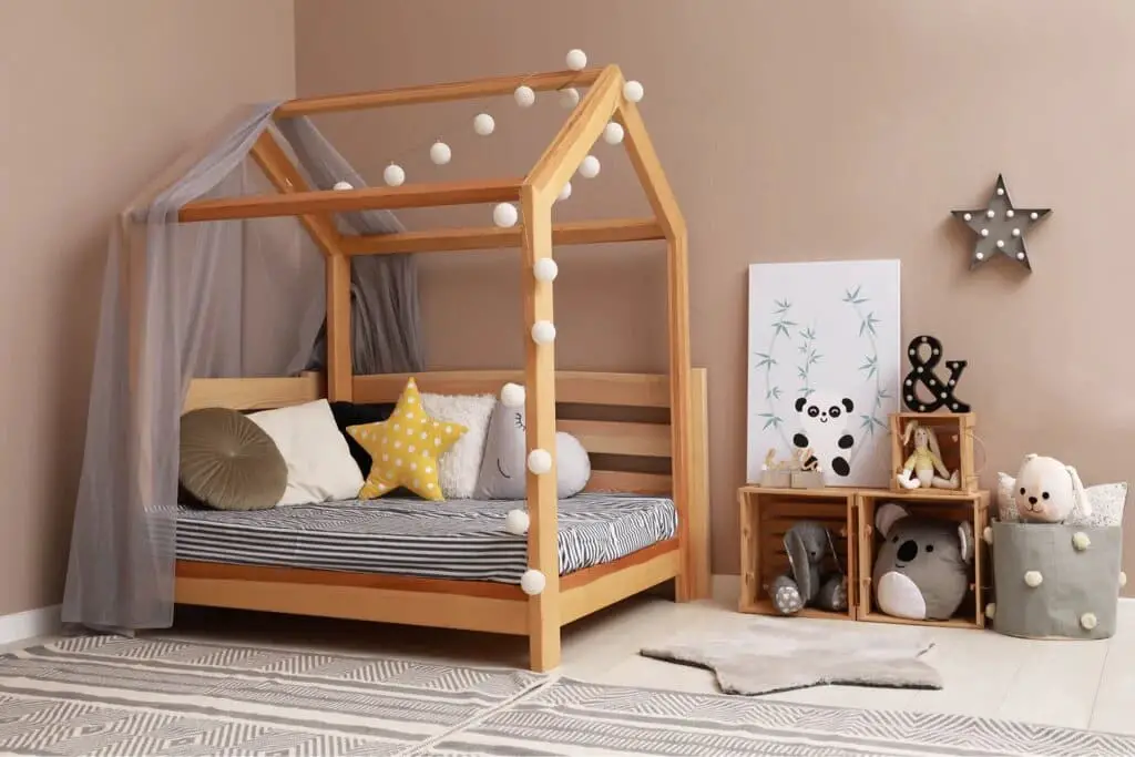 Montessori Bedroom Fostering Independence and Creativity
