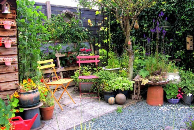 Small Space Solutions Maximizing Efficiency in Your Home and Garden