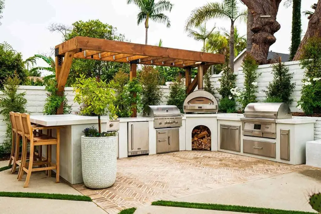 Outdoor Kitchen Bar Designs That Will Wow Your Guests