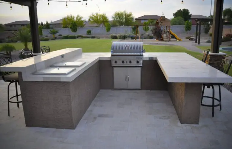 Top 10 Must-Have Features for Your Outdoor Kitchen and Bar