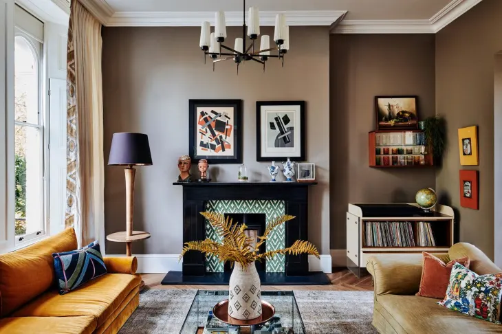 Achieving the Perfect Contrast with Light Coffee Brown: Tips for Home Décor and Fashion